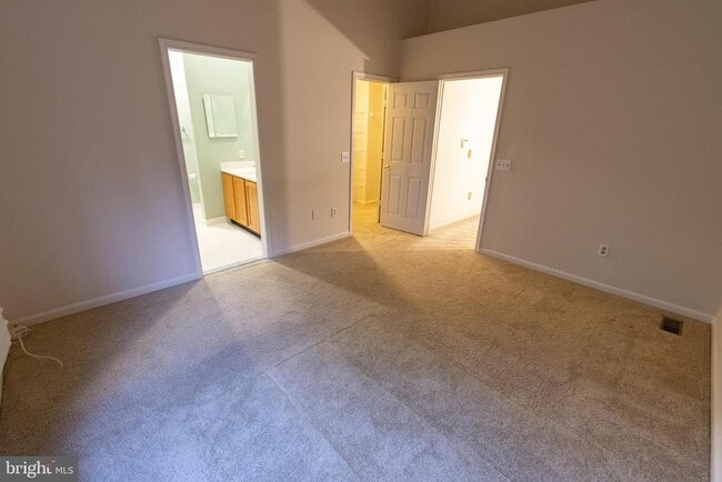 Building Photo - 11970 Thurloe Dr