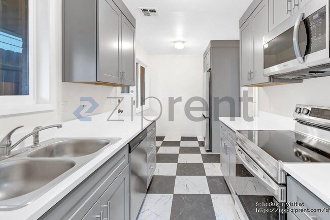 Building Photo - 242 NE 61st Ave