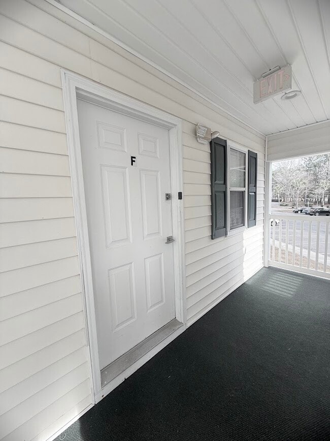 Building Photo - 469 White River Dr