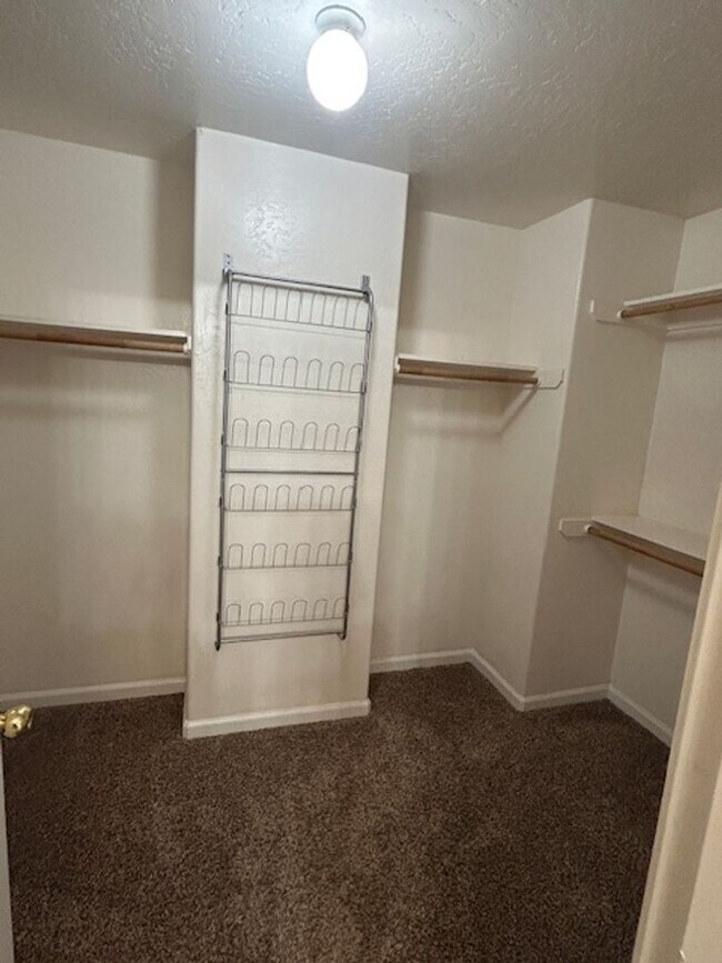 Building Photo - 4 Bedroom 2.5 Bathroom in NW Visalia with a Pool!! Just in Time for Summer!!!