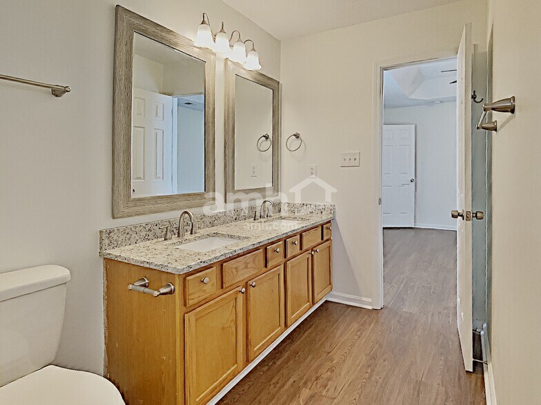 Building Photo - 4125 Medford Dr NW