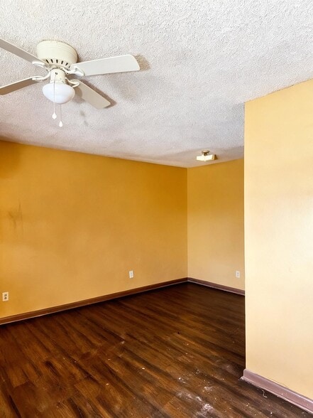 Building Photo - 1704 S Catalpa St