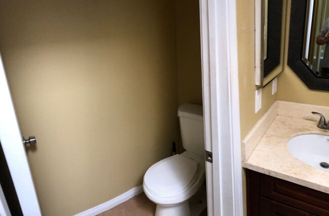 Building Photo - Beautiful 4 bedroom / 3 bathroom Heritage Home with Pool, Spa and Solar!