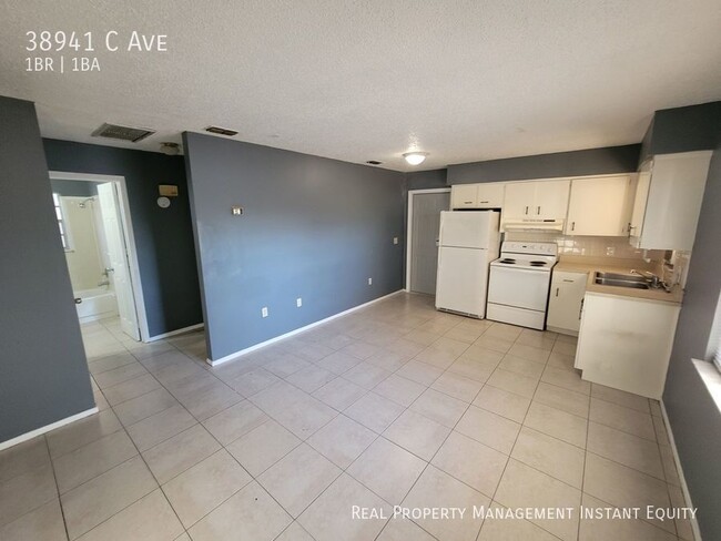 Building Photo - 38941 C Ave