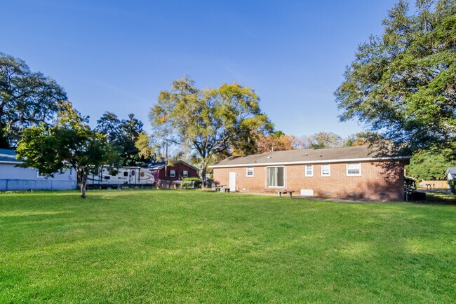 Building Photo - 108 Henrietta Dr