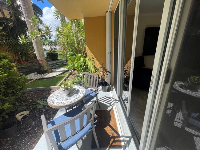 Building Photo - 1341 SE 3rd Ave