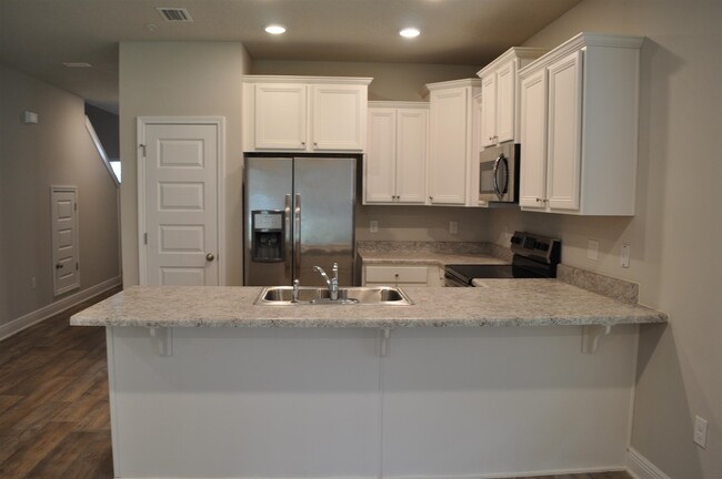 Building Photo - 6060 Royal Port Ct