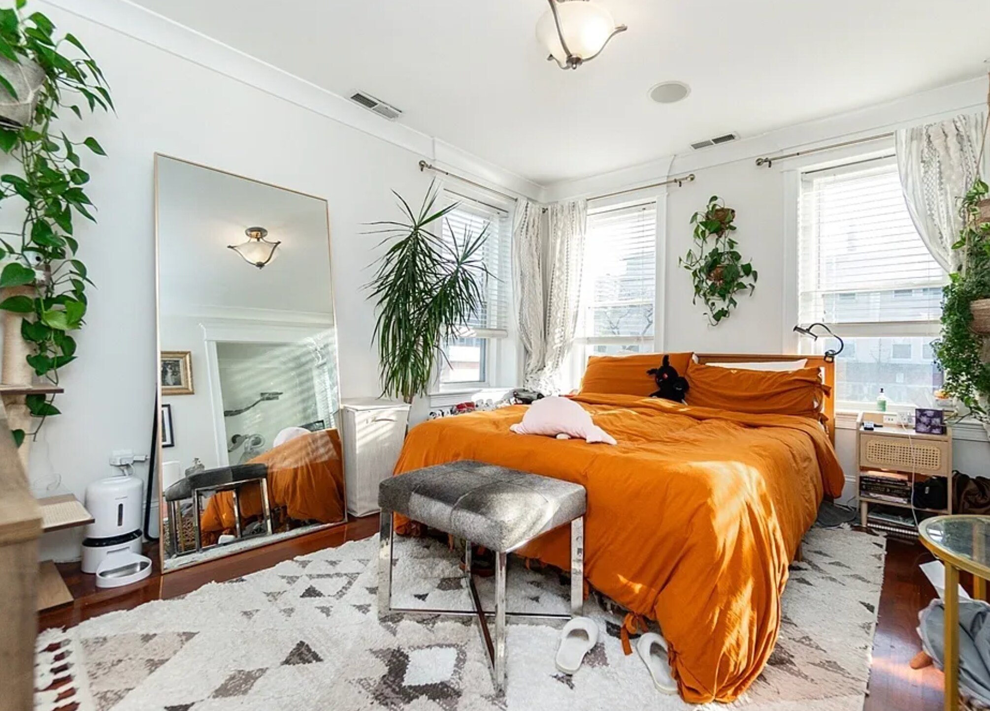 Building Photo - 632 E Broadway