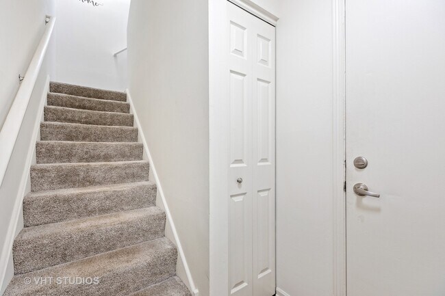 Building Photo - 226 Bach Ct