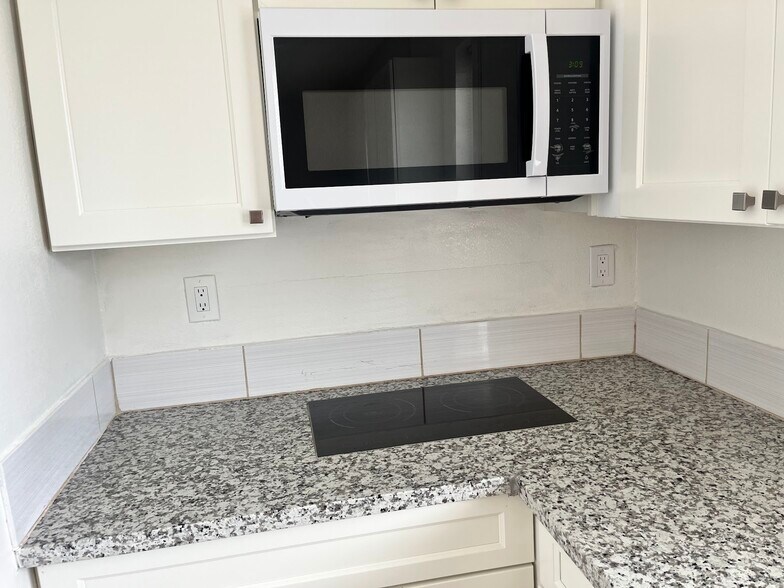 Building Photo - 5209 Olive Dr