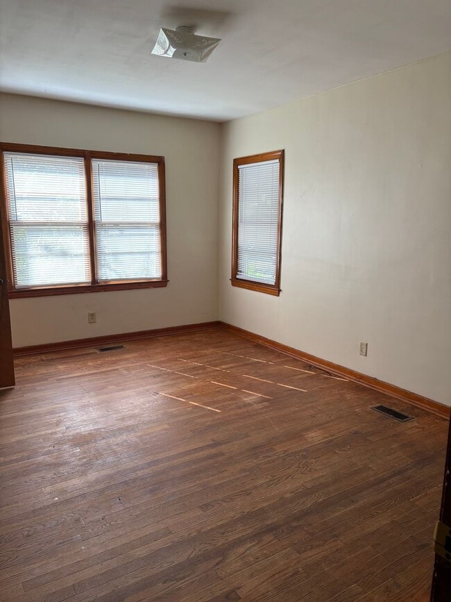 Building Photo - 603 S Valencia Dr