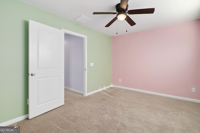 Building Photo - 120 Greenbriar Dr