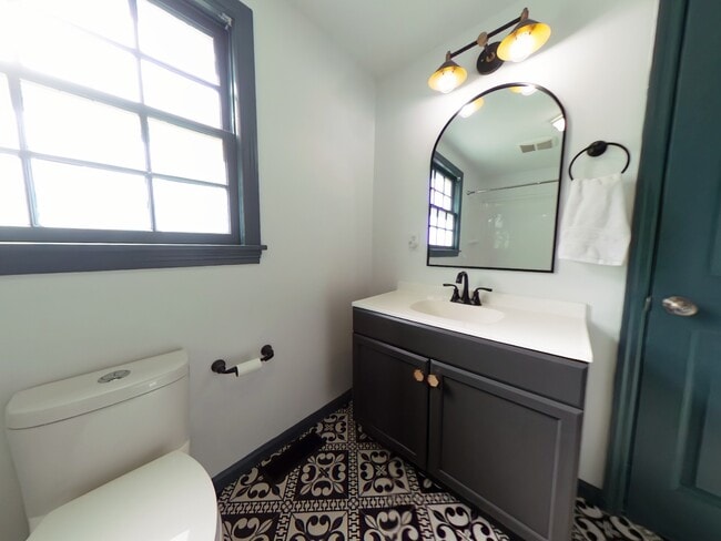 Building Photo - 203 Riverside Dr