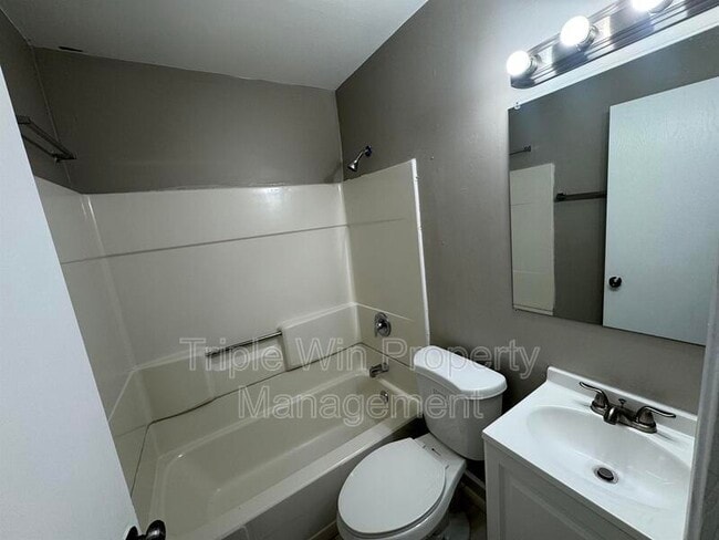 Building Photo - 1630 Kay Dr