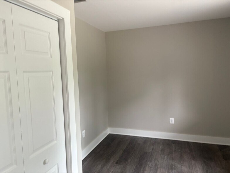 Building Photo - 302 S Camp Meade Rd