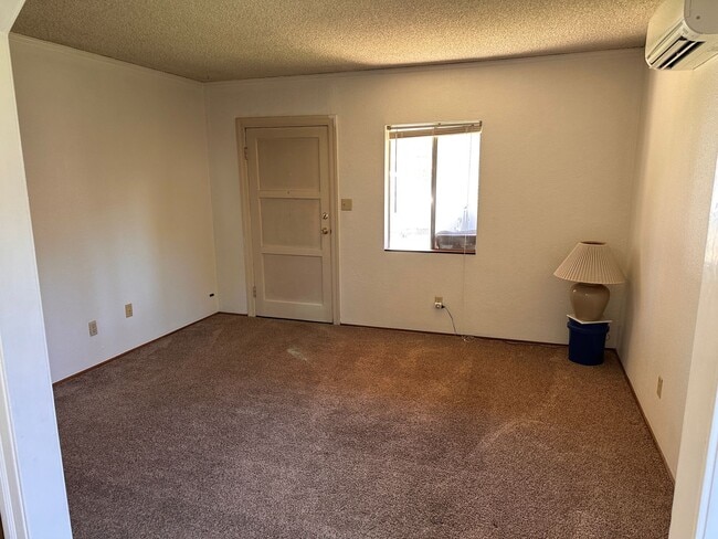 Building Photo - East Sacramento 1 Bed House on Large Lot