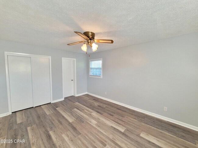 Building Photo - 2512 W 27th St