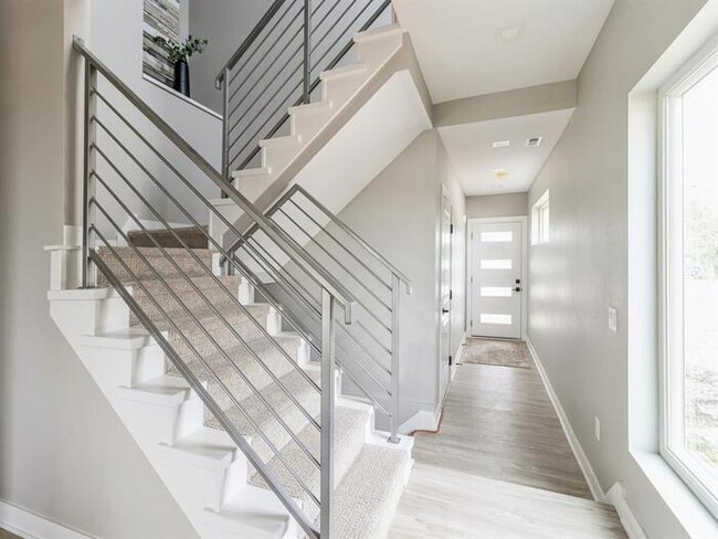 Building Photo - 15570 Rocklyn Place