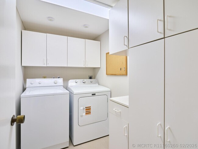 Building Photo - 5250 Woodland Lakes Dr