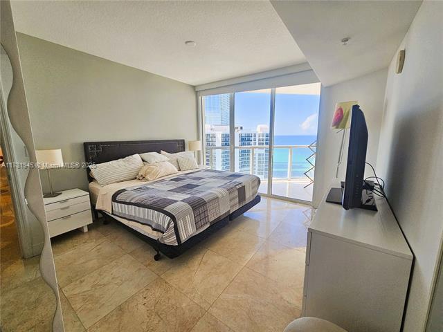 Building Photo - 16699 Collins Ave