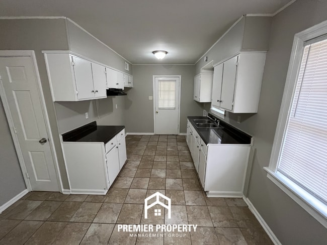 Building Photo - 3816 Cazassa Rd