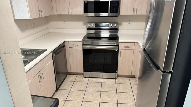 Building Photo - 50 Menores Ave