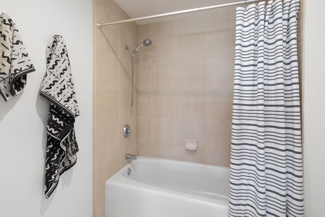 Building Photo - Great natural light in a large condo near ...