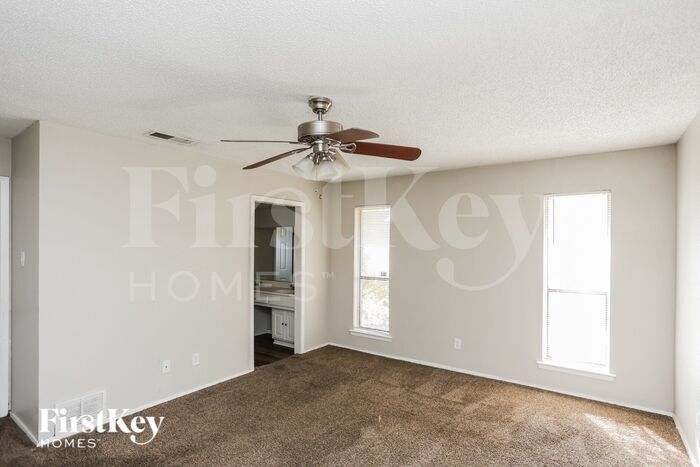Building Photo - 5105 Barcelona Dr
