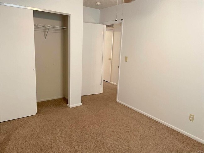 Building Photo - 601 White Oak Dr