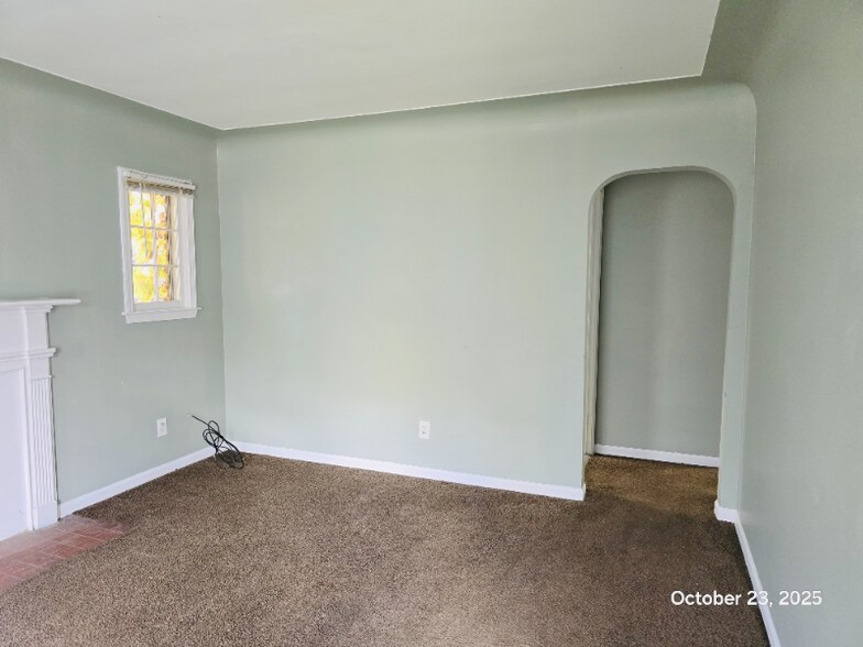 Building Photo - 11466 Somerset Ave