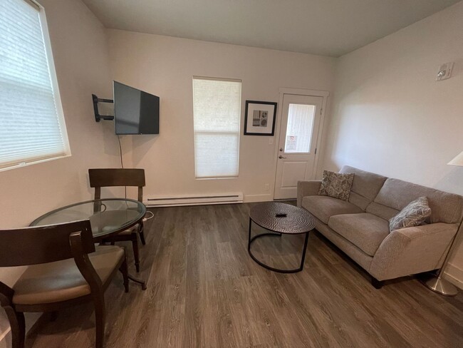 Primary Photo - FURNISHED 1BED 1BATH APARTMENT - DOWNTOWN ...