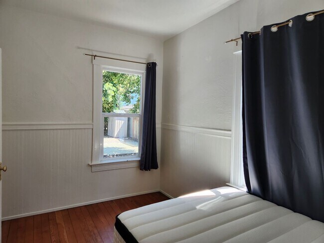 Building Photo - 2923-2925 Martin Luther King Jr. Way