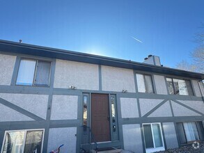Building Photo - 2 Bedroom 1 bath close to Powers Corridor
