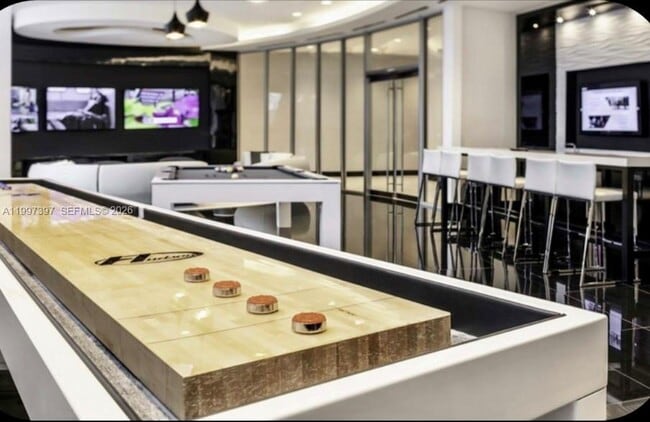 Building Photo - 851 NE 1st Ave