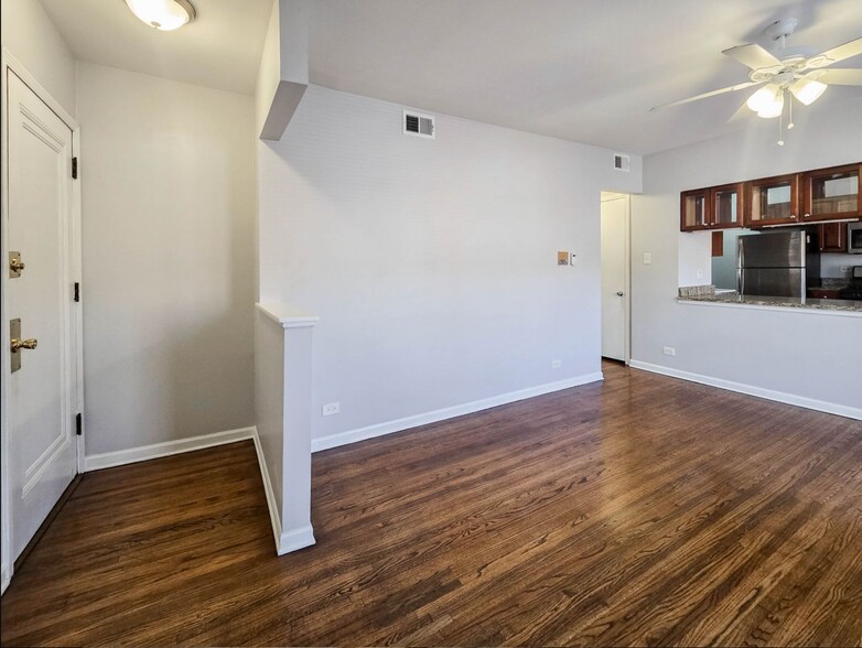 Building Photo - 3730 N Sheffield Ave