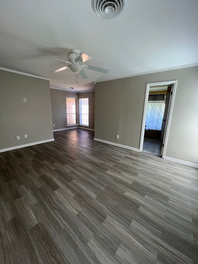 Building Photo - Great Southside Home