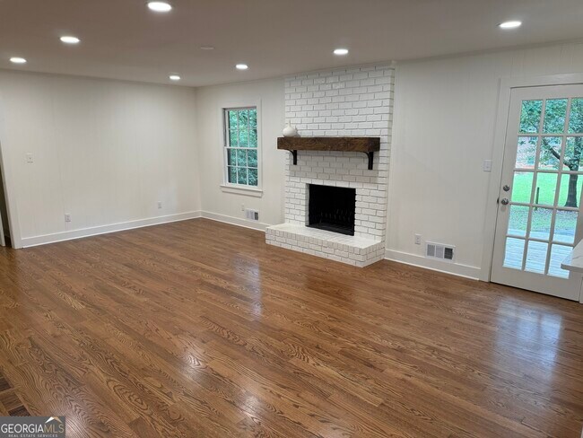 Building Photo - 185 Landor Dr