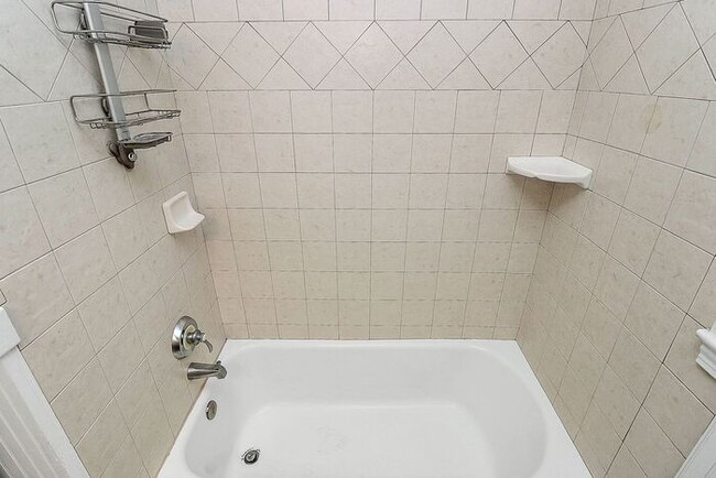 Building Photo - Charming 2BD/1BA Bungalow in Bradley Hills!