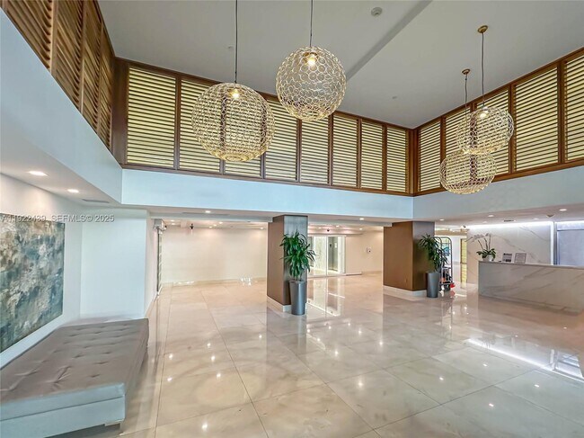 Building Photo - 540 Brickell Key Dr