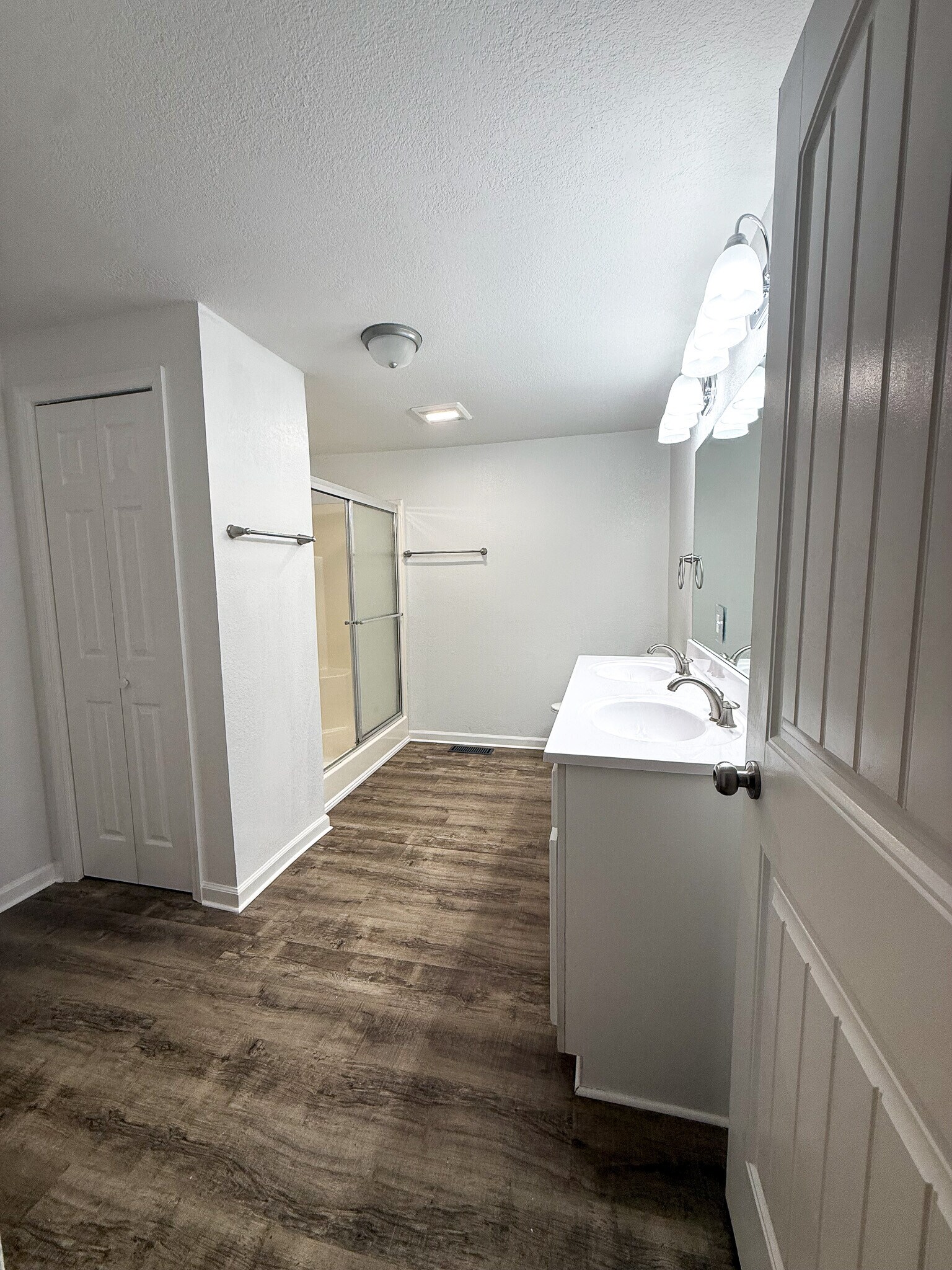 Primary EnSuite Bathroom - 517 Woodward Ave