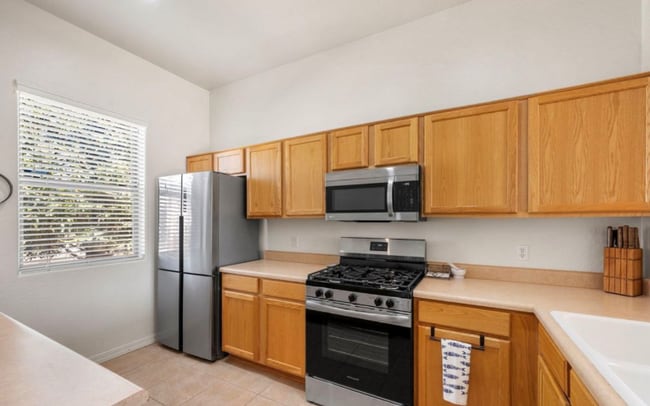Building Photo - 6971 E Yellowglen Dr