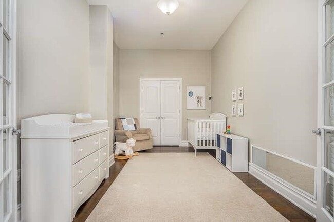 Building Photo - 564 Gregory Ave