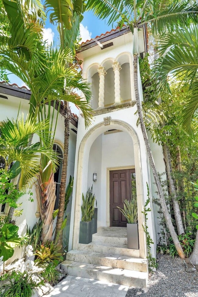 Building Photo - 2143 N Bay Rd