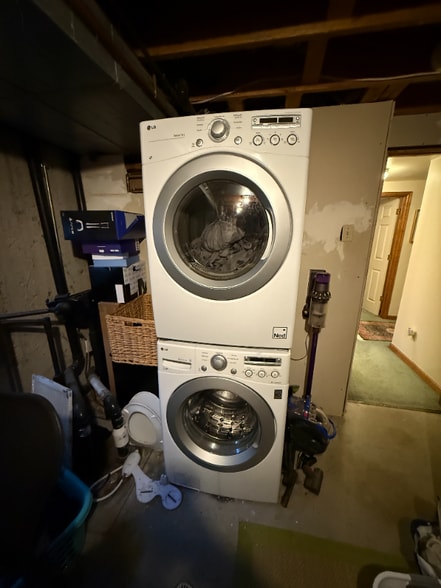 Building Photo - 557 Pearl St