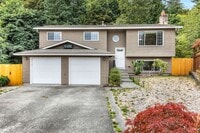 Building Photo - Three bedroom plus bonus room, and 2.5 bat...