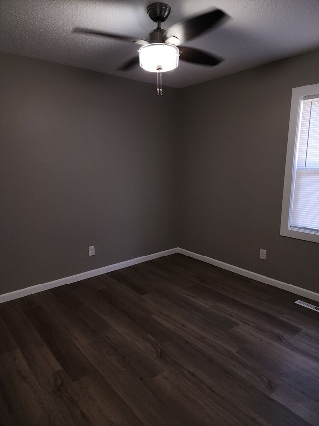 Building Photo - Four bedroom two bathroom house W/ double ...