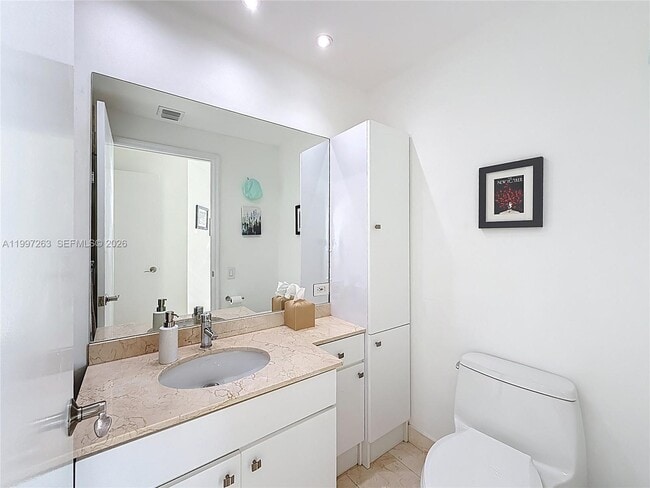 Building Photo - 808 Brickell Key Dr