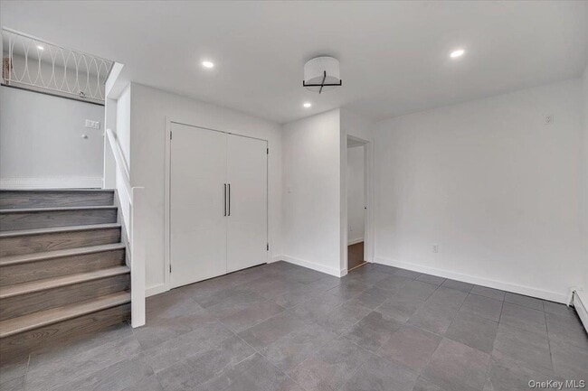 Building Photo - 10 Sandhage Dr