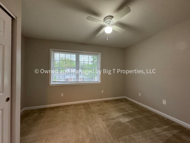 Building Photo - Cute Single Family in Established Claymont...