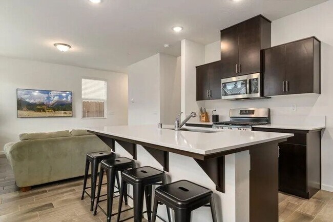 Building Photo - 736 N Bliss Ln